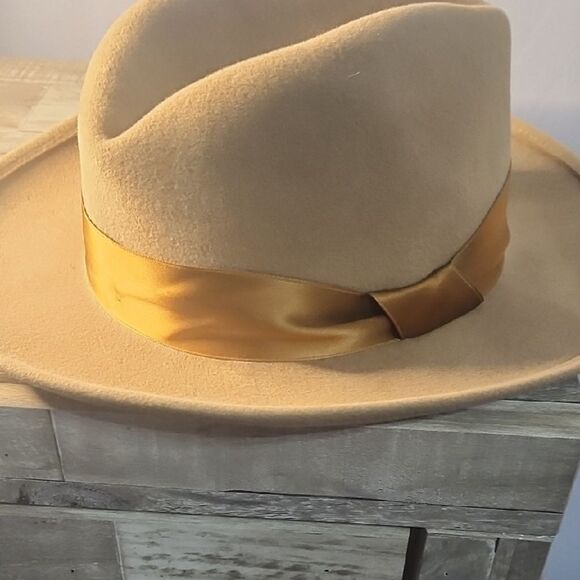 Theory Tan Fedora with Gold Ribbon NWT